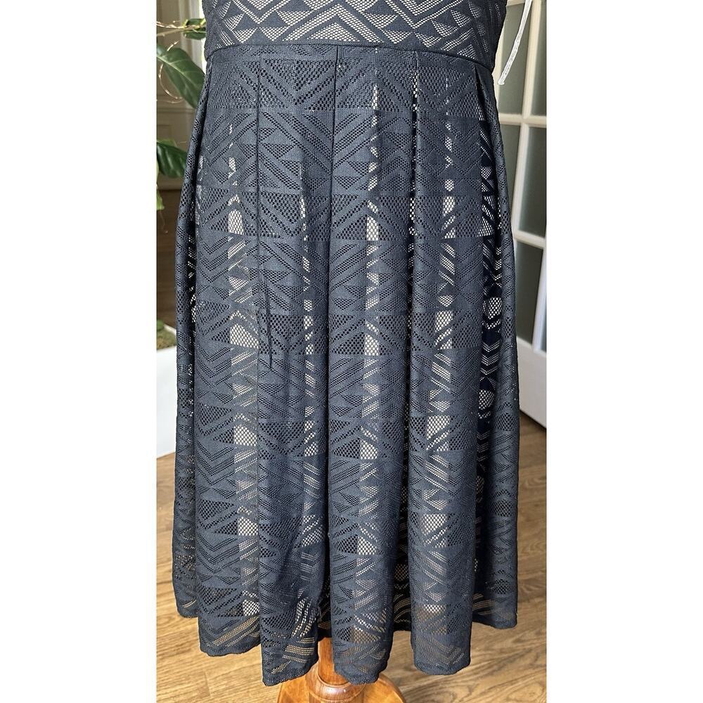 Maggy London Black Lace Fit & Flare Midi Dress Geometric Sleeveless Size 10 - Picture 3 of 6